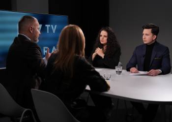 Jakub Vilímek při novoročním rozhovoru moderátorů DVTV