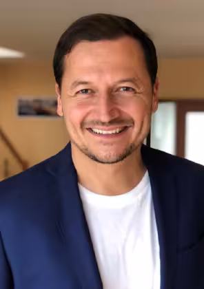Moderátor Vojtěch Bernatský