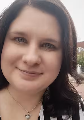 Pruhy, úsměv a na krku tajný plán na ovládnutí světa. Ale zatím jen kafe.